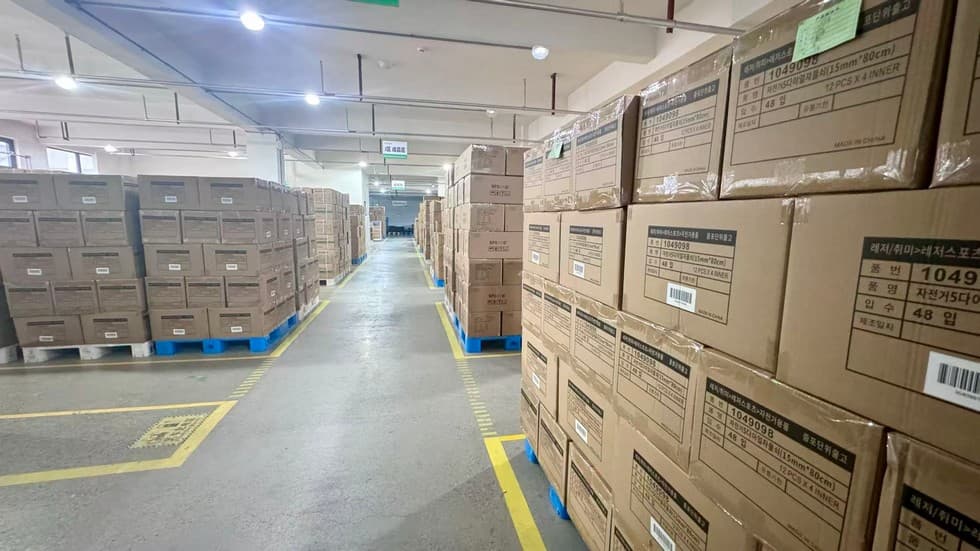 SJJ finished-goods warehouse with palletized export cartons ready for shipment